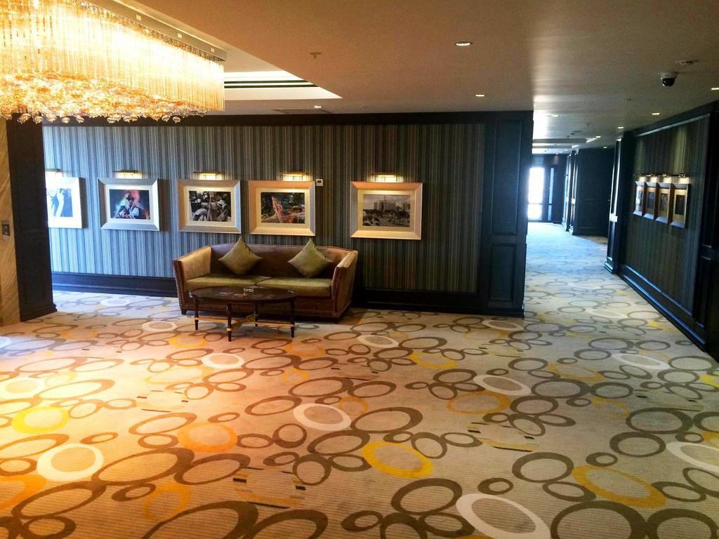 Royal Plaza Hotel And Casino Kapchagay Eksteriør billede